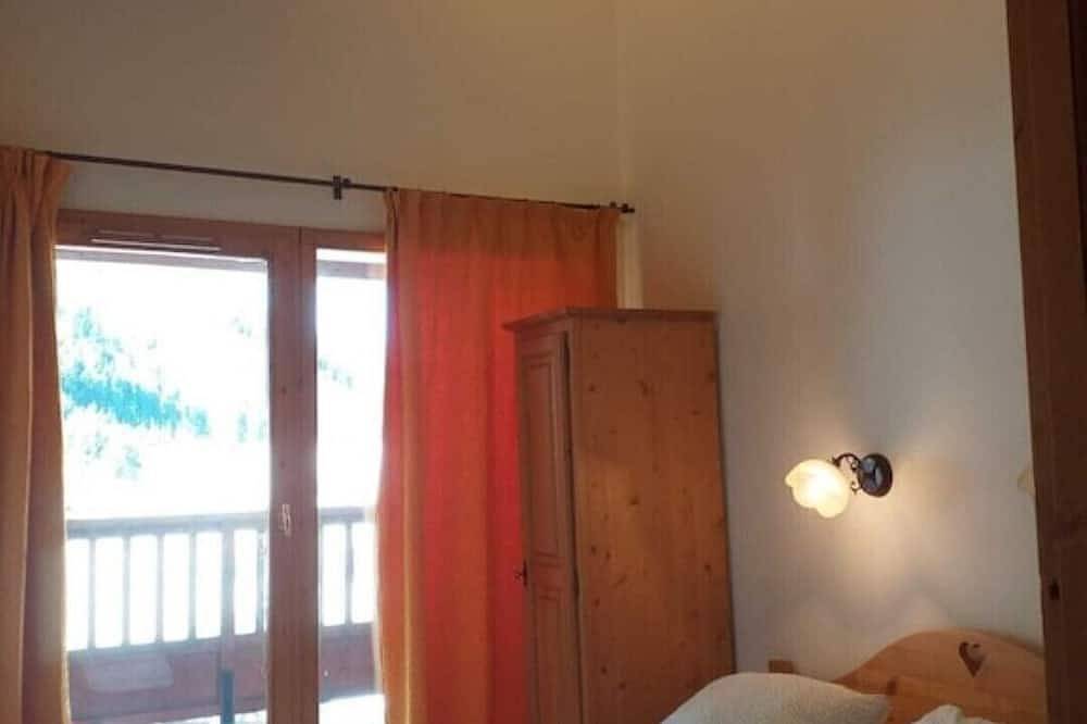 Entire apartment, Ski in Ski Out Luxury Apartment with South West Facing Balcony! in Oz, Écrins National Park