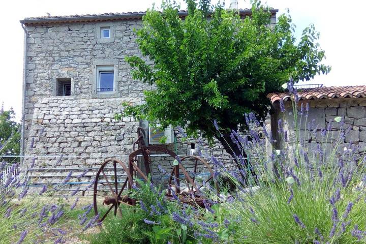 Location de vacances pour 4 personnes, avec jardin et vue à Labeaume - 2
