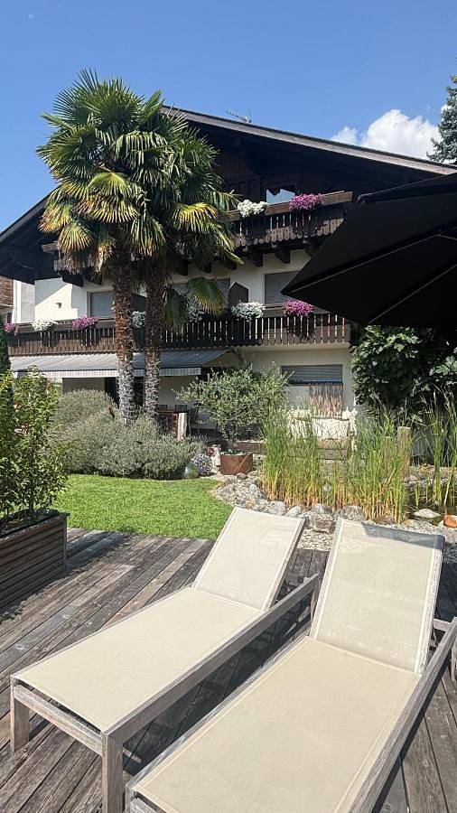 BnB für 2 Personen, mit Balkon und Terrasse sowie Garten und Ausblick in Algund