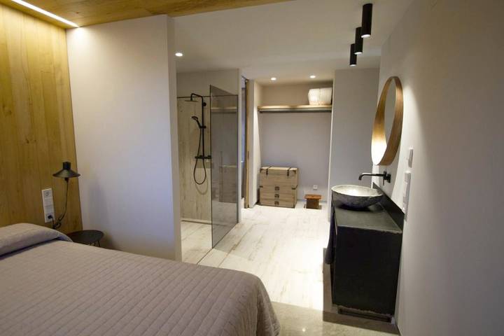 Casa rural para 15 personas, con Jacuzzi y Terraza además de Jardín y Piscina en Capolat - 3