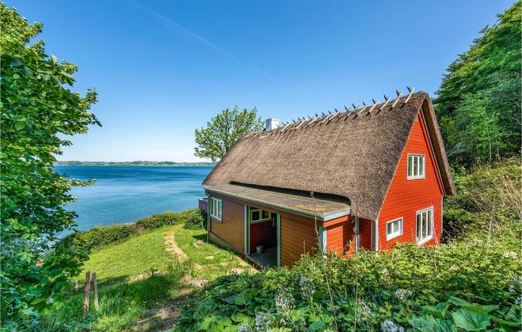 Ferieudlejning for 8 personer, med Terrasse og Have i Aabenraa