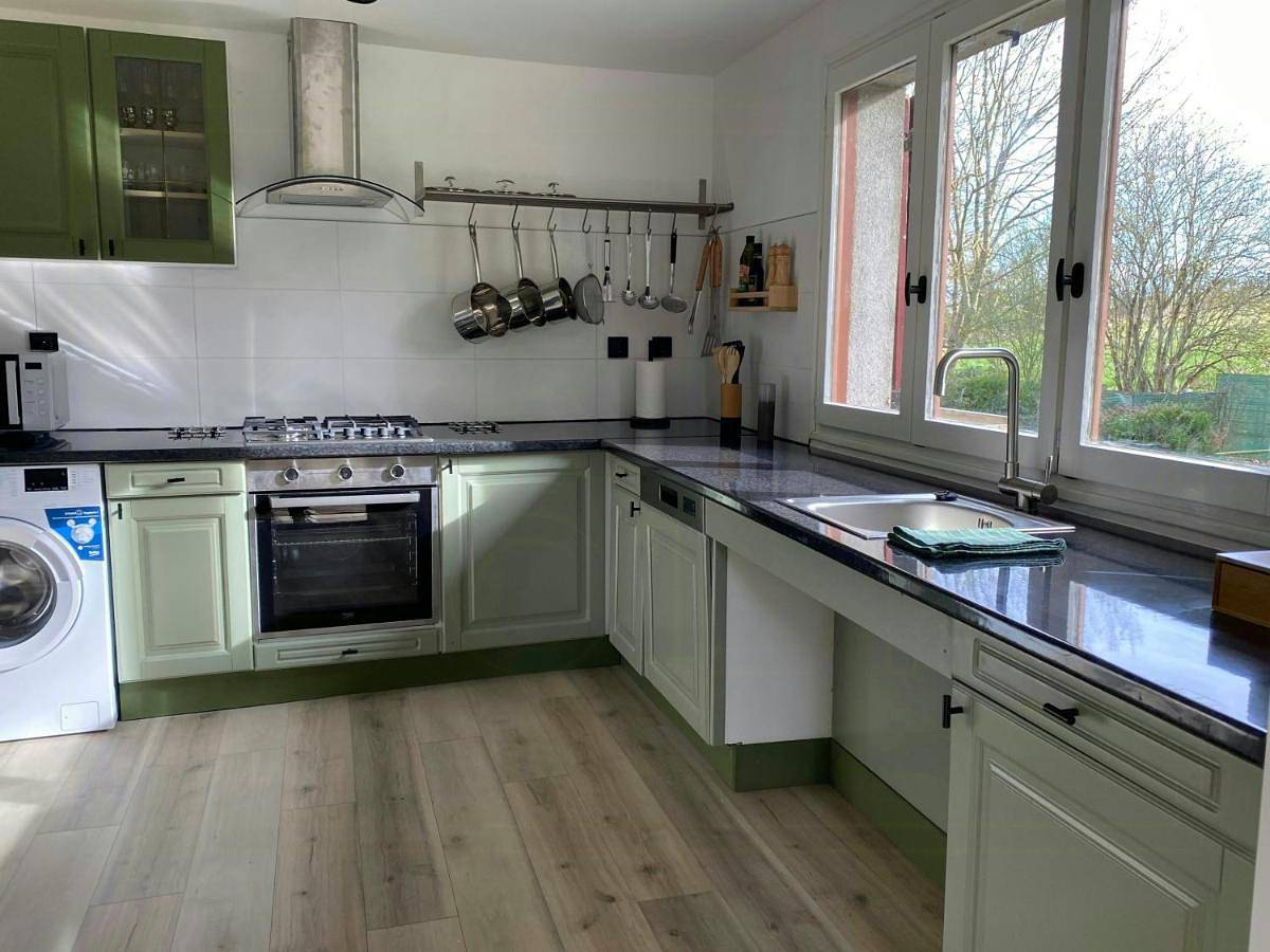 Four-Bedroom Holiday Home in Cusset, Région de Vichy
