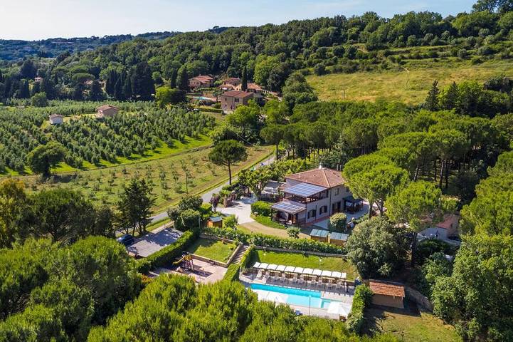 Agriturismo per 4 persone, con giardino e piscina in Casale Marittimo