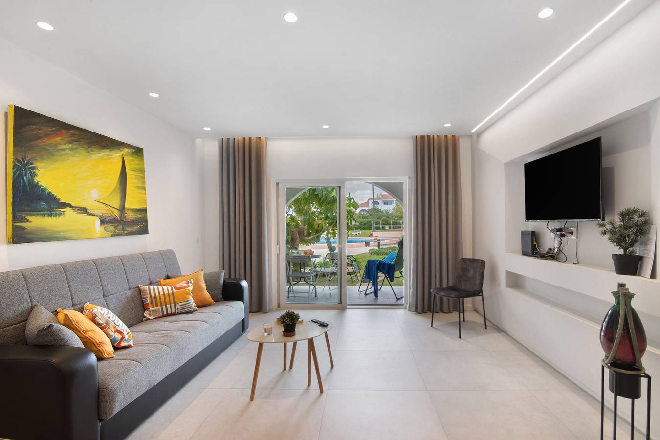 Entire apartment, Apartment 'Saro' with Shared Pool, Wi-Fi and Air Conditioning in Albufeira, Faro District