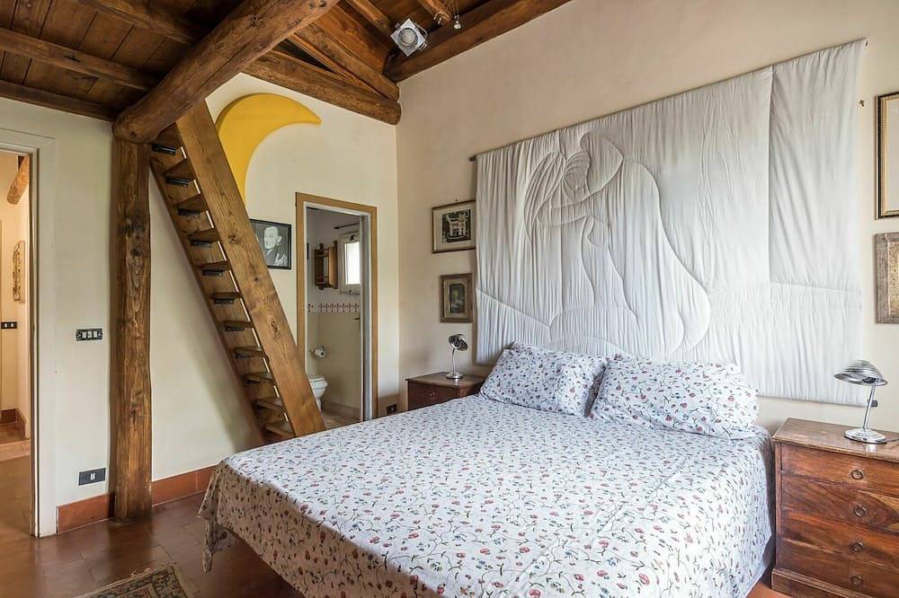 Gemütliche Wohnung in einem Ferienhaus mit  W-Lan, privatem Pool, Klimaanlage, Tv und Innenhof in Rocca di Papa, Parco Regionale dei Castelli Romani