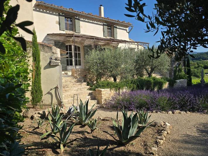 Location de vacances pour 9 personnes, avec jardin ainsi que vue et piscine, animaux acceptés à Saint-Martin-de-Castillon - 2
