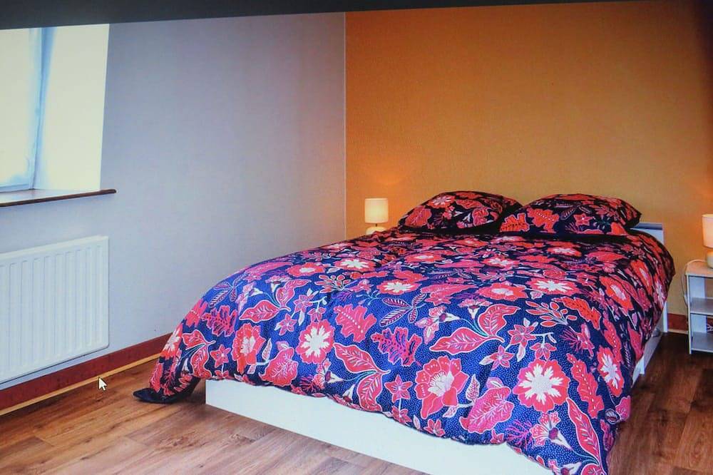 For rent, single-storey farmhouse with large grounds. in Lamballe-Armor, Côte de Goëlo