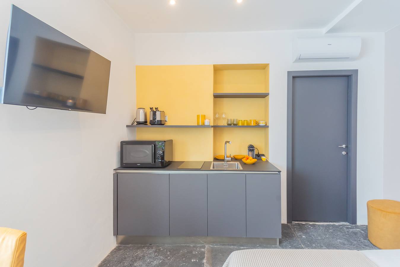 Entire apartment, Como Dreams Apartments - Duomo Suite in Como, Lake Como