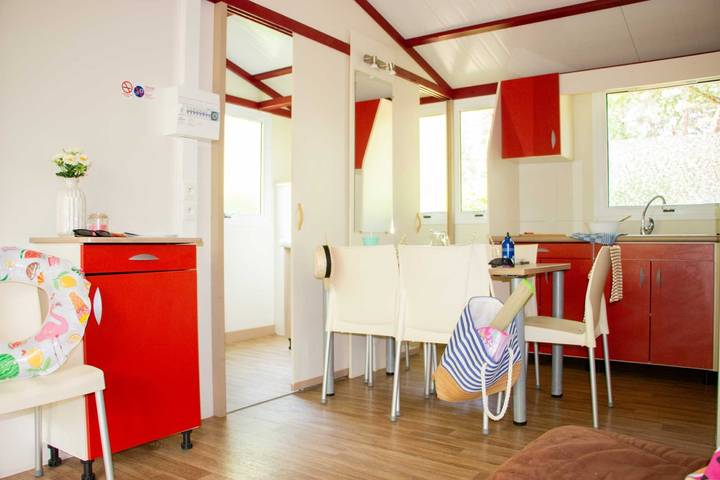 Gîte pour 6 personnes, avec jacuzzi ainsi que piscine et terrasse, adapté aux familles à Saint-Geniès - 3