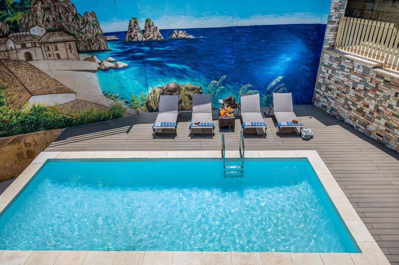 Villa La Battigia con piscina privata, fronte mare in Balestrate, Provincia di Palermo