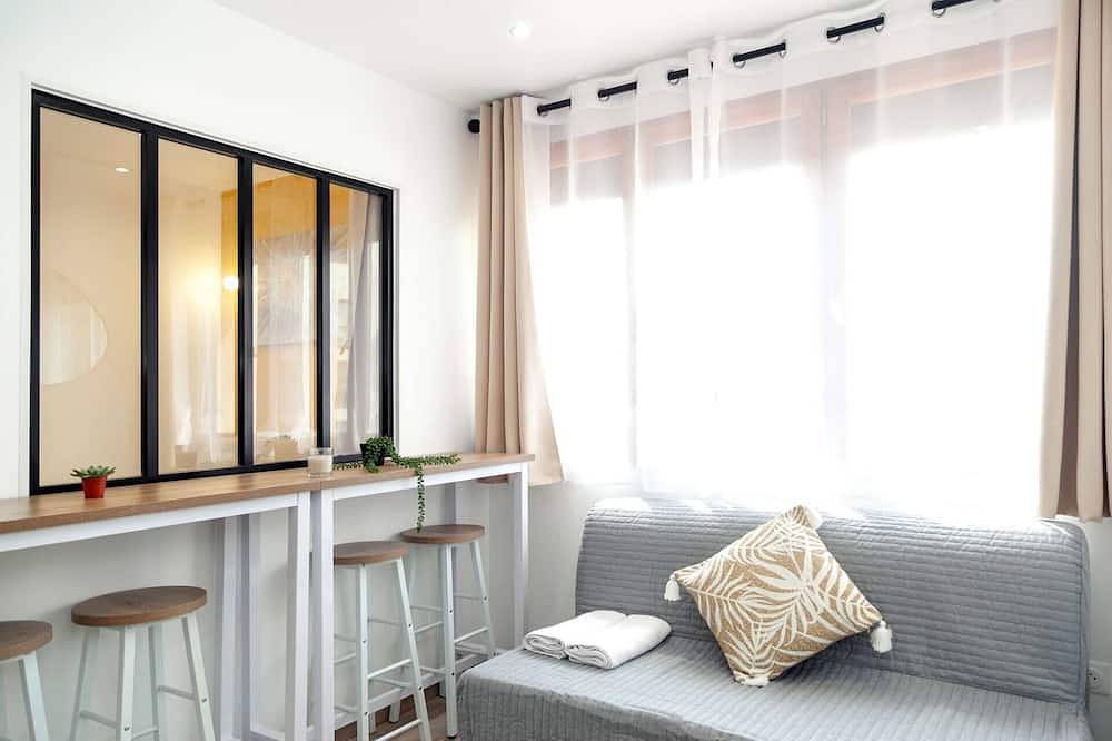 Entire apartment, Hoche A 21 - One Bedroom Apartment, Sleeps 4 in Le Pré-Saint-Gervais, Seine-Saint-Denis