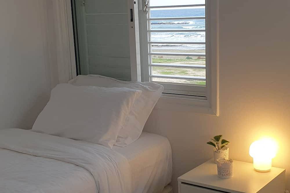 Villa right on a Shallow Sandy Beach, just 40m walk to the water. in Πύλα, Larnaca Bezirk