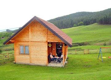 Maison de campagne pour 4 personnes, avec vue et jardin, animaux acceptés à Kosjerić