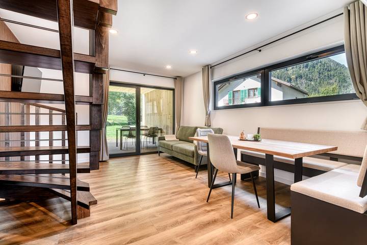 Ferienhaus für 4 Personen, mit Whirlpool und Terrasse sowie Garten und Sauna