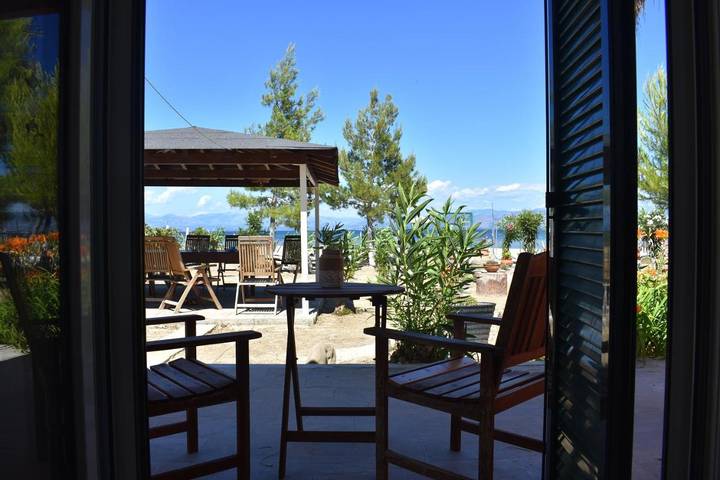 Bungalow für 4 Personen, mit Balkon und Terrasse sowie Garten und Ausblick auf Korfu - 3