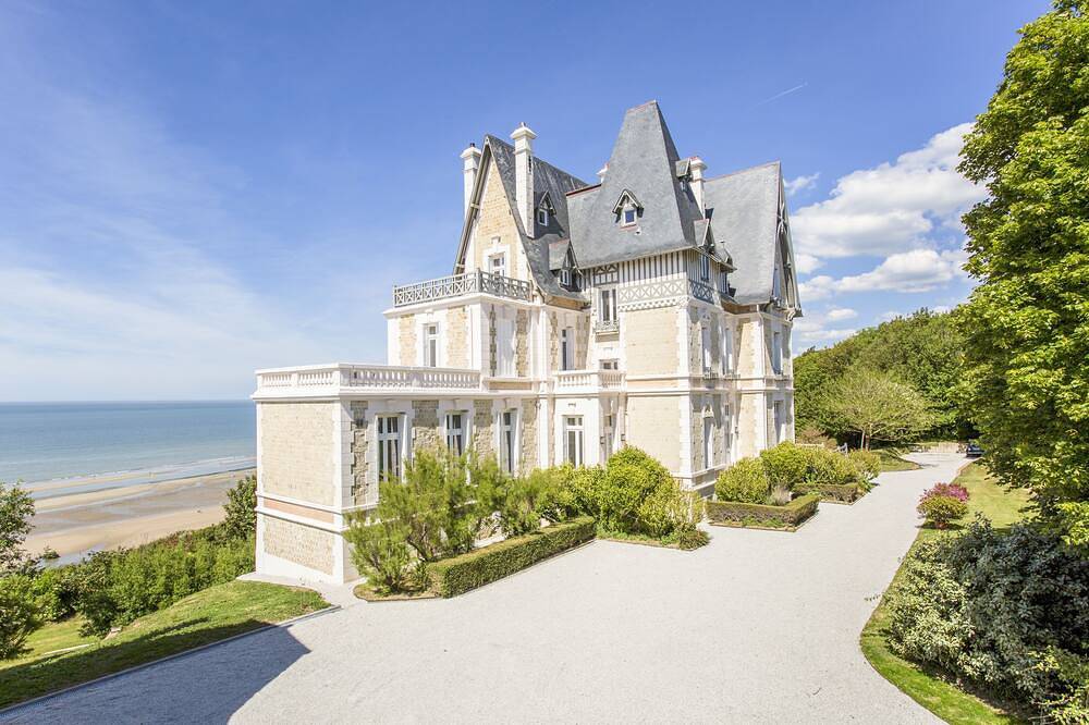 Villa Rosina. Waterfront. Direct, private access to Deauville beach in Benerville-sur-Mer, Lisieux und Umgebung