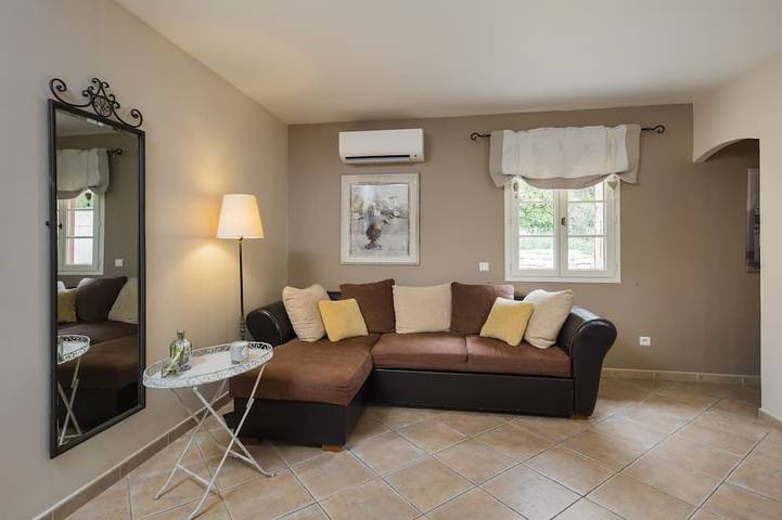 Gîte pour 4 personnes, avec jardin à Grillon - 3