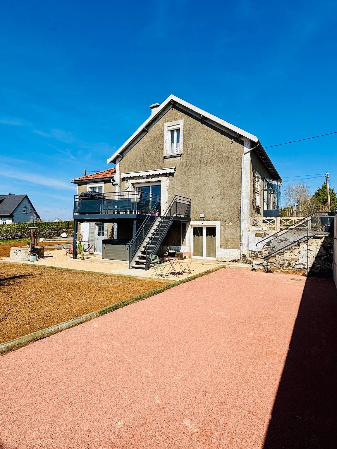 Chez Coco – Casa familiare con jacuzzi e ampi spazi in Regione di Mauriac