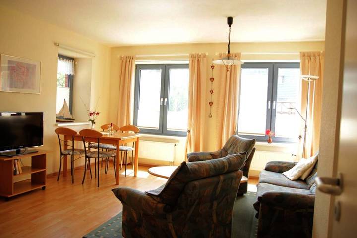 Ferienwohnung für 2 Personen, mit Balkon und Seeblick sowie Ausblick in Klink - 4