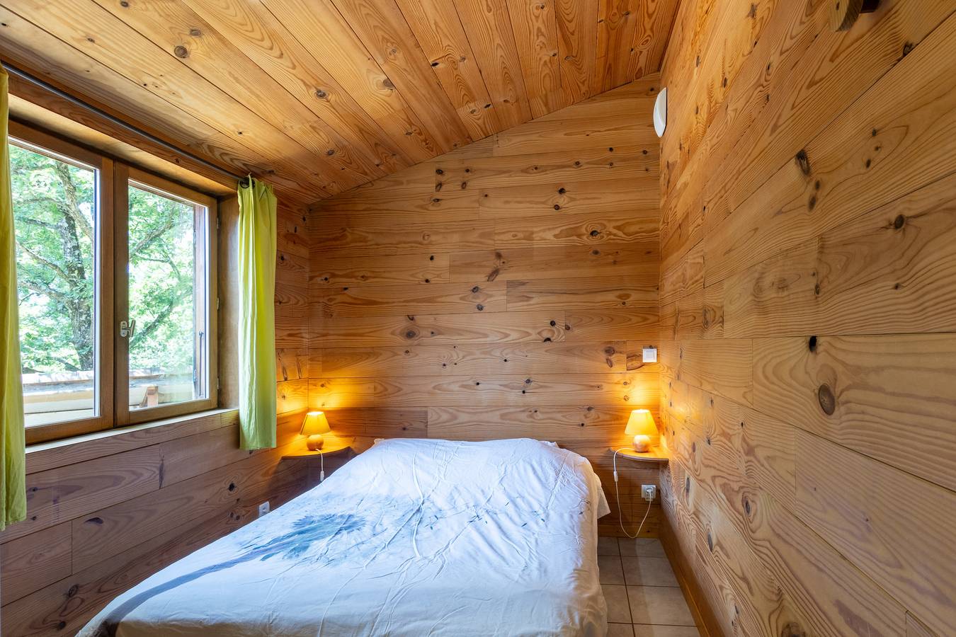 Chalet 'Blanc 8 Personnes' mit Balkon und Wi-Fi in Darbres, Ardèche