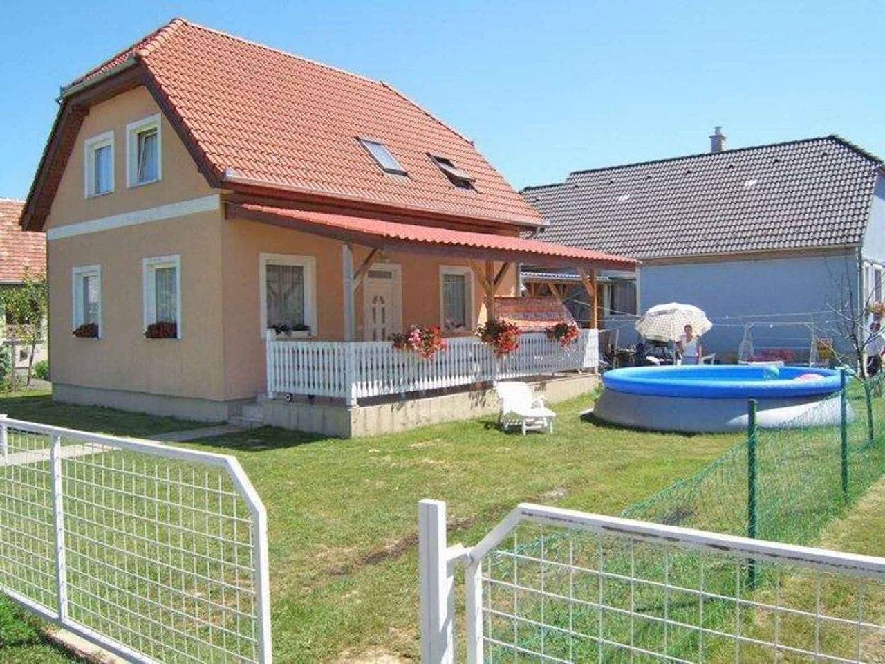 Ferienhaus mit Pool, Klimaanlage und Wlan  in Balatonmariafürdö, Plattensee Südufer