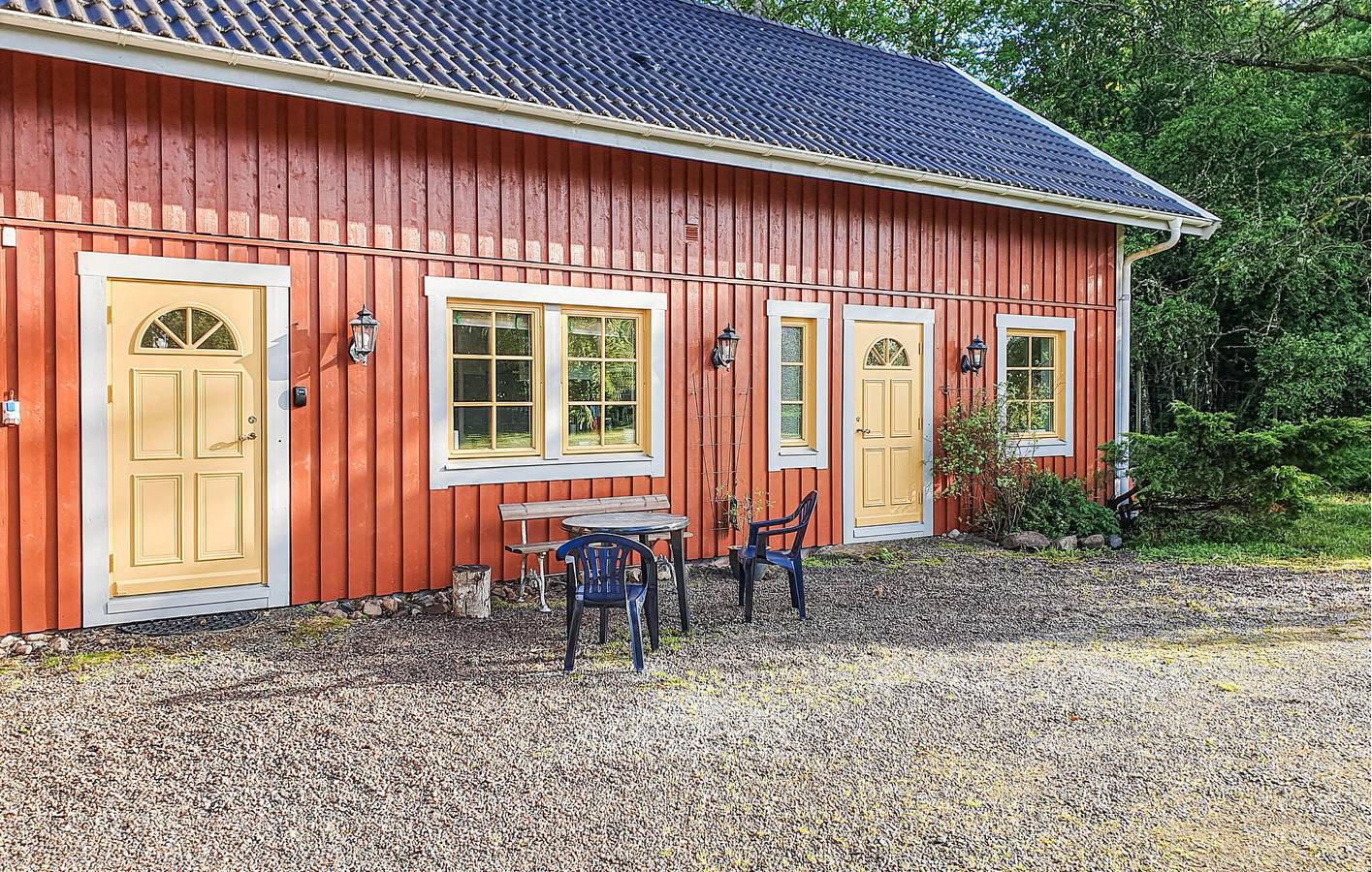 Hel semesterlägenhet, Lägenhet för 4 Personer med trädgård in Jönköpings län