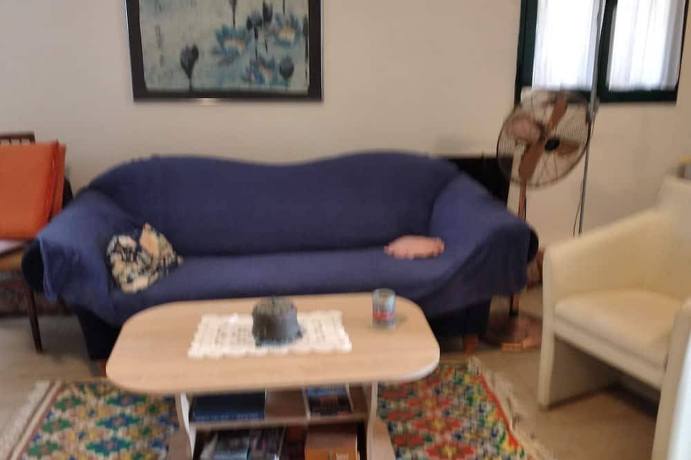 Ganze Wohnung, Gemütliche Studiowohnung inmitten eines grossen Gartens. Haben Hunde. in Golf von Kyparissia