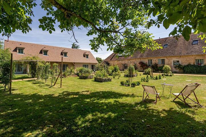 Location de vacances pour 14 personnes, avec terrasse et jardin à Nogent-le-Roi