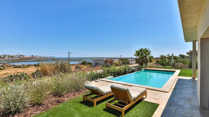 Villa voor 6 personen, with tuin and zwembad as well as uitzicht, met huisdier in Faro