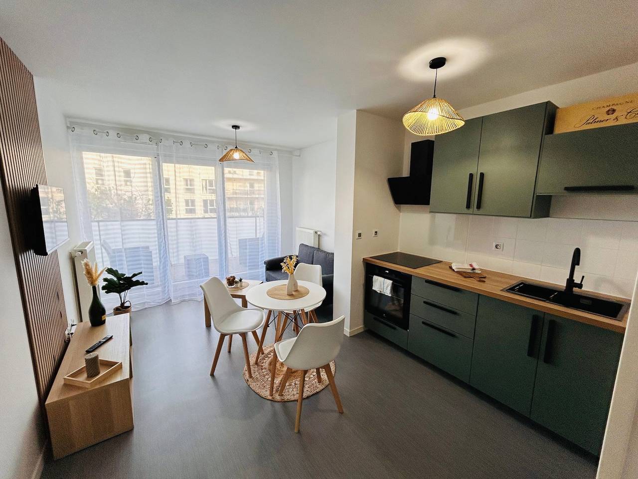 Appartement entier, La Suite Bezannes | Parking | Balcon in Bezannes, Marne