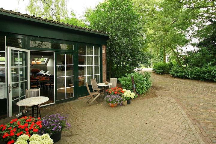 Ferienhaus für 12 Personen, mit Whirlpool und Terrasse sowie Sauna und Garten
