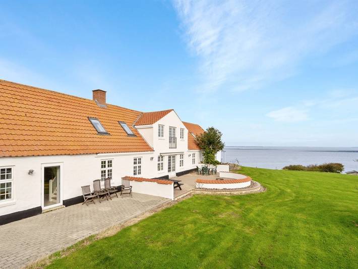 Ferieudlejning for 18 personer, med Terrasse i Struer