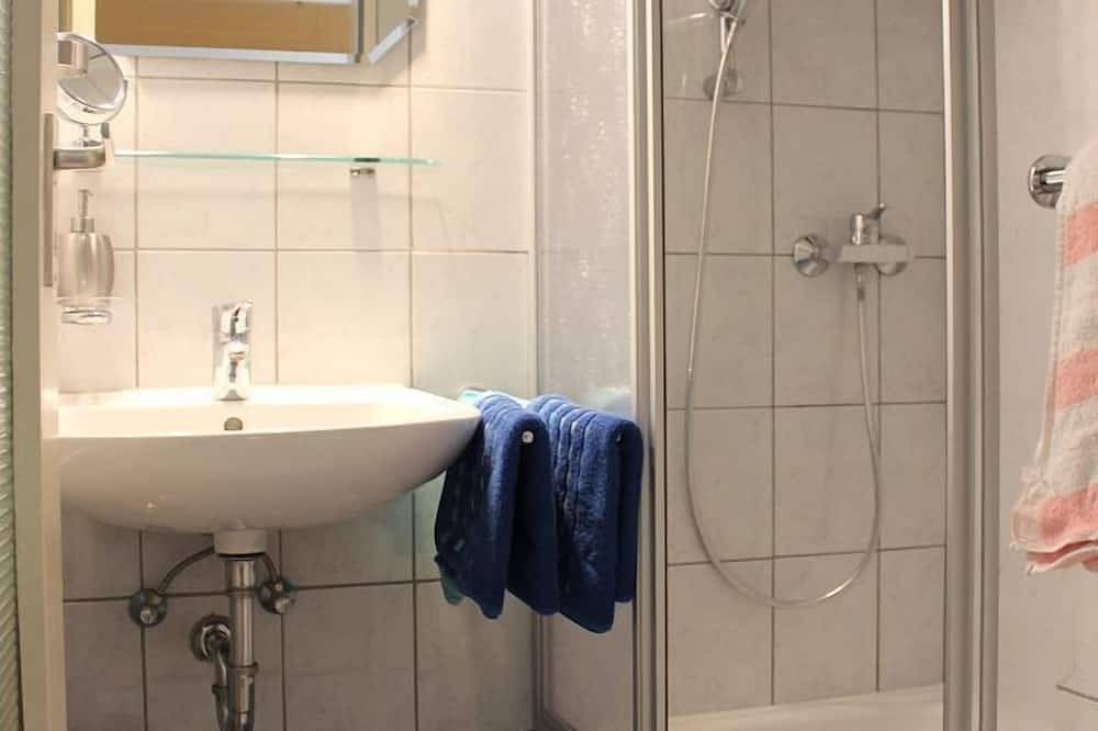 Ganze Wohnung, Ferienwohnung 2-4 Personen 60 qm, Wohnzimmer, Küche, 2 Schlafzimmer in Marquartstein, Bayerische Alpen