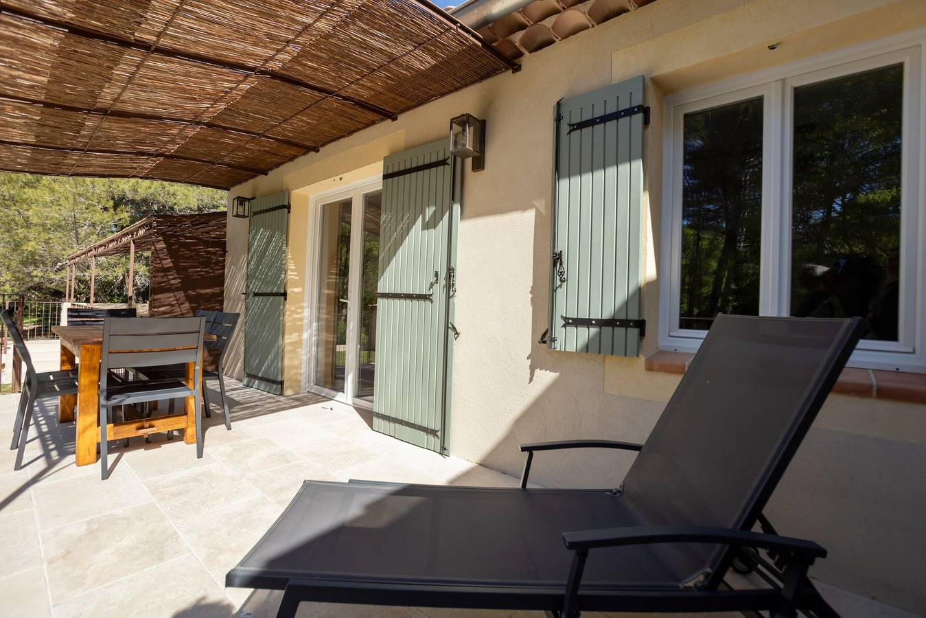 Appartement entier, Appartement « Domaine De Meyrol - Gîte 3 » avec terrasse privée, Wi-Fi et climatisation in Eyguières, Région d'Arles