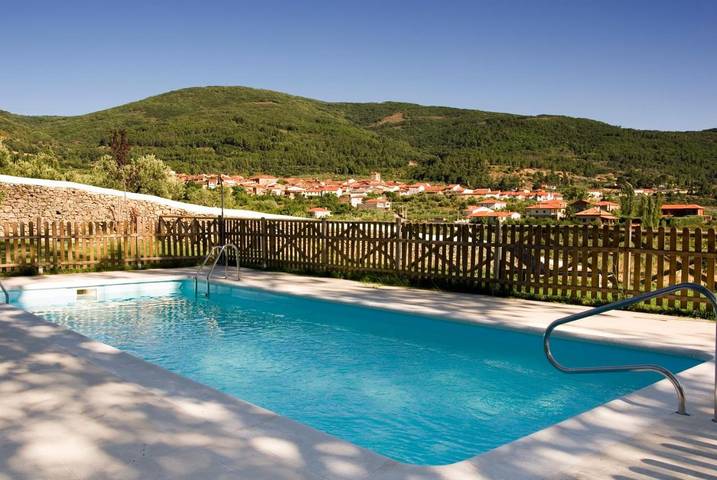 Hotel for 3 people, with view and garden as well as pool - 1