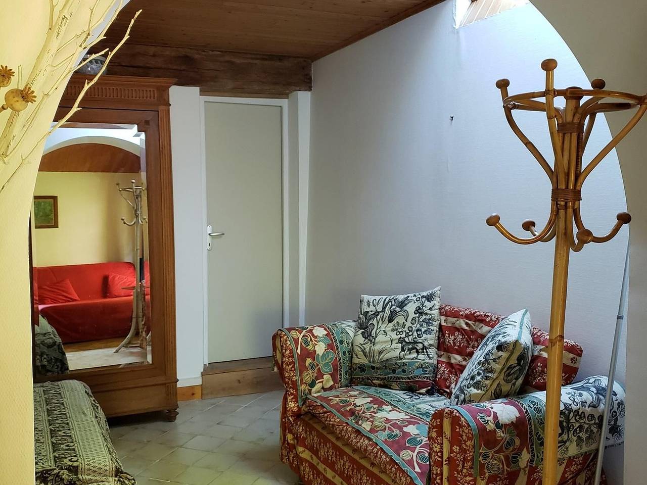 Maison de charme avec terrasse et jardin, proche commerces in Saint-Privé, Région d'Auxerre