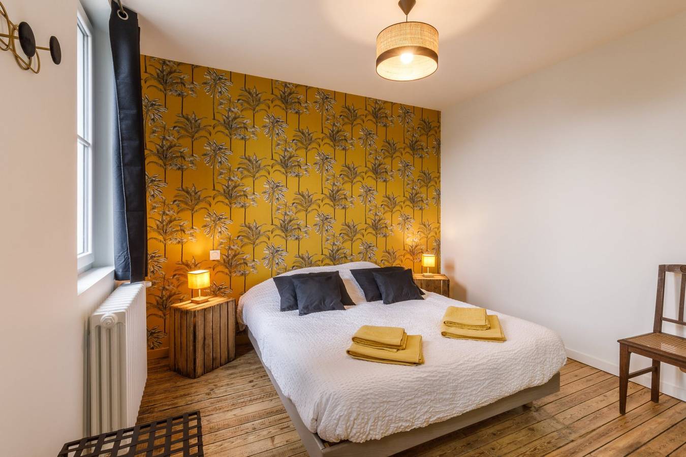 Chambres d'hôtes, ambiance auberge de village - Chambre Jaune-Palmiers in Le Puy-Notre-Dame, Vallée de la Loire