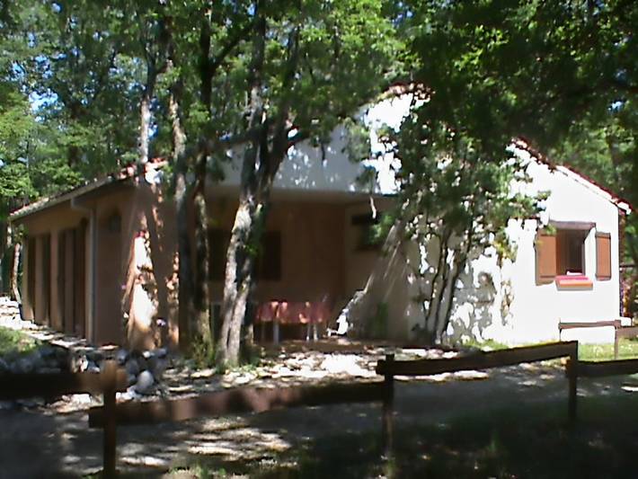 Gîte pour 8 personnes, avec Terrasse ainsi que Jardin et Piscine