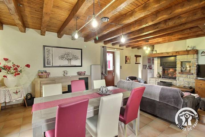 Gîte pour 6 personnes, avec terrasse et jardin