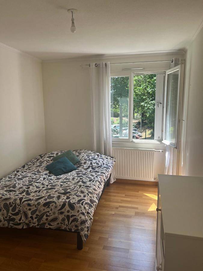 Appartement entier, Three-Bedroom Apartment in Nantes, Région de Nantes