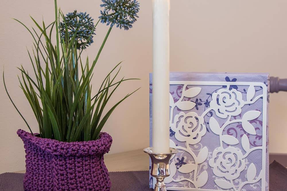 Ganze Wohnung, Friendly Home  - Appartement \"Purple\" - Köln - Messe - Bonn - Phantasialand in Bornheim/Brenig, Bornheim