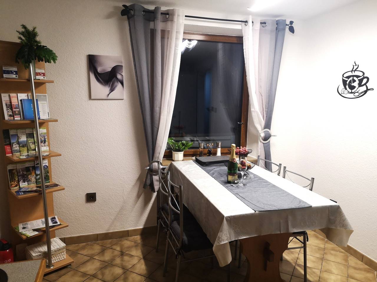 Ganze Ferienwohnung, Idealer Startpunkt für Ausflüge und Wanderungen, 70qm, Stufenloser Zugang, Parkplatz an der Wohnung in Issigau, Landkreis Hof