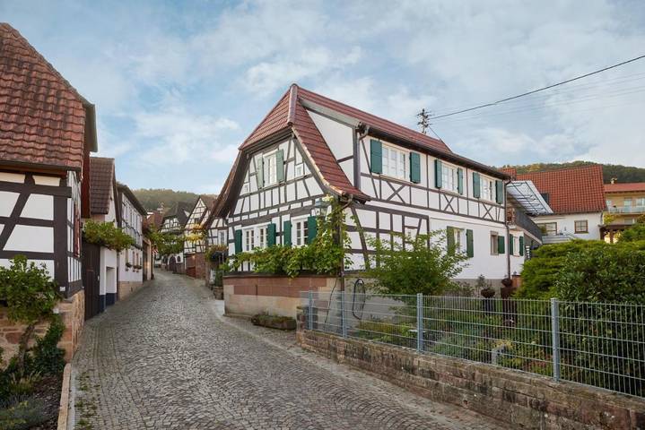 Ferienwohnung für 2 Personen, mit Balkon und Garten sowie Ausblick