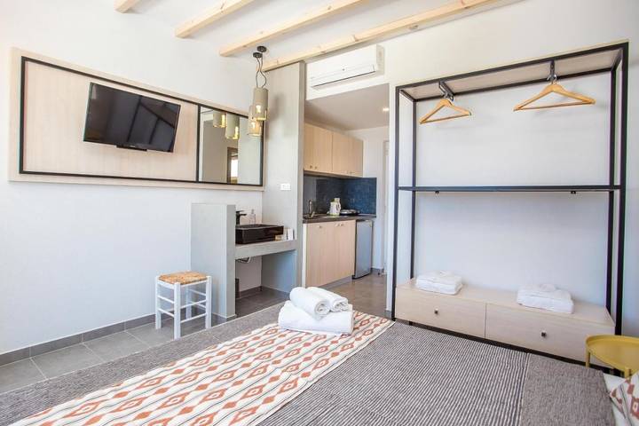 Gîte pour 2 personnes, avec jardin et jacuzzi ainsi que terrasse et piscine à Faliráki - 2