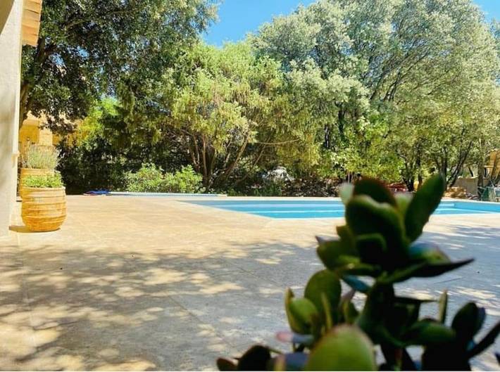 Location de vacances pour 5 personnes, avec jardin et piscine à Saint-Siffret