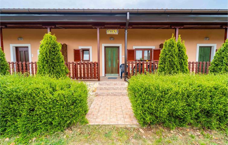 Ganze Ferienwohnung, Gemütliche Ferienwohnung mit Terrasse in der Nähe von DA ROCCO und dem Stadtzentrum von Krnica in Krnica, Marčana