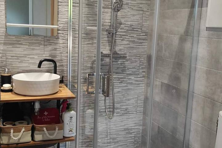 Gîte pour 4 personnes, avec terrasse ainsi que piscine et jardin dans Belmont-Sainte-Foi - 3