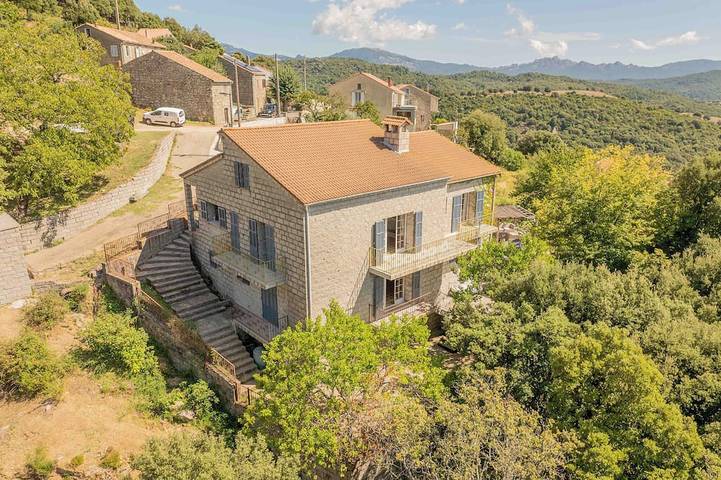 Gîte pour 11 personnes, avec jardin à Sorbollano