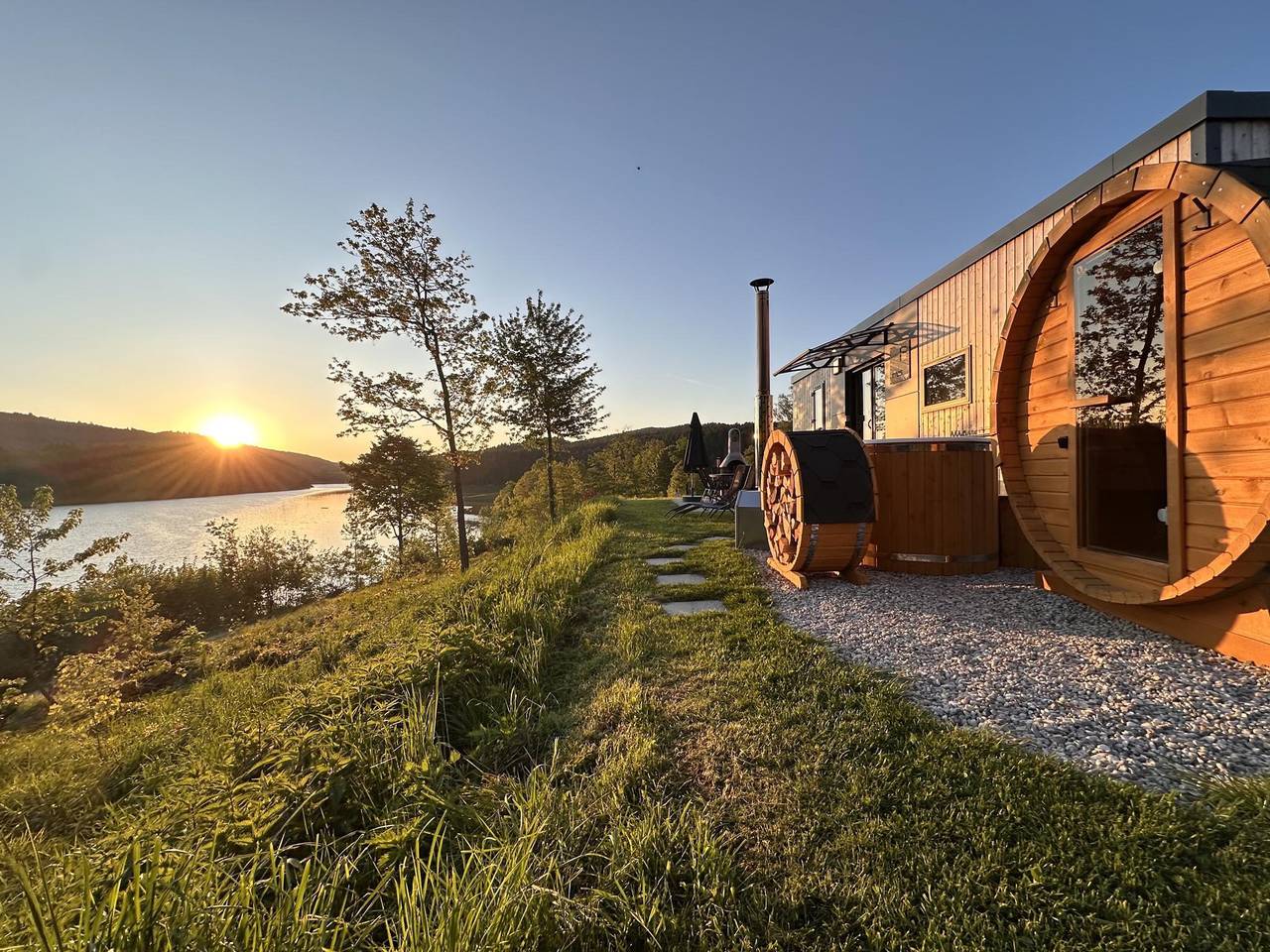 Tiny chalet aan het meer met sauna & hottub in Neunburg vorm Wald, Natuurpark Oberpfälzer Wald