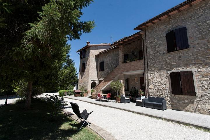 Agriturismo per 4 persone, con panorama e giardino a Perugia